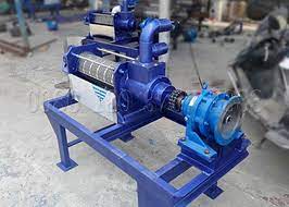 Cow dung dewatering machine